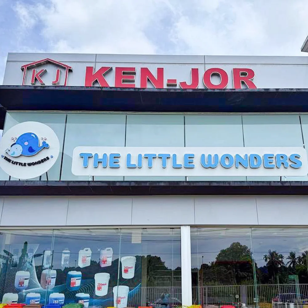The Little Wonders logo